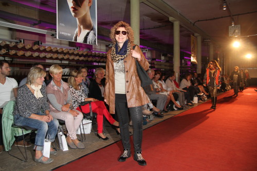 Rund 200 Gäste kamen am vergangenen Freitag zum Benefiz Fashion Event in die Tuchfabrik Gebr. Pfau. Foto: Alice Jagals