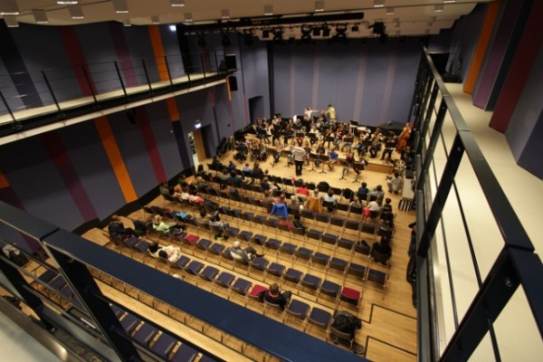 199 Plätze umfasst der neuentstandene Konzertsaal in der Musikschule. Foto: bit 