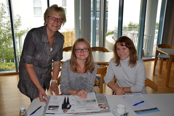 Monika Löbel, Beauftragte für Chancengleichheit am Arbeitsmarkt, Tatjana Polyakov (31) und Nadeschda Ustenko (24) aus Kasachstan (von links nach rechts). Foto: Stefanie Ebert, Arbeitsagentur Freiberg