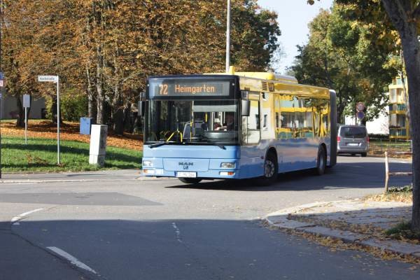 Wenn ein großes Fahrzeug, wie zum Beispiel ein Bus aus der Waldenburger Straße kommend in die Kochstraße einbiegt, wird es auf der Kreuzung äußerst eng. Foto: bit