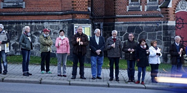 Die Lichterkette am der Auer Nicolaikirche. Foto: Uwe Zenker