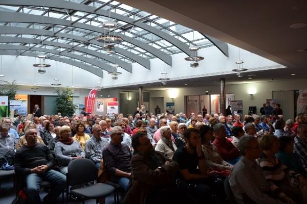 Interessierte Besucher und volles Haus bei der Messe "Mein Haus" am Samstag bei der Sparkasse im Chemnitzer Moritzhof. Foto: ihst