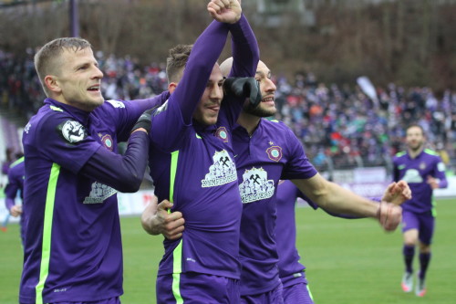 Jubel nach dem 1:0 durch Simon Skarlatidis (Mitte)
