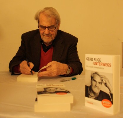 Gerd Ruge war kürzlich zu Gast in der Annaberger Festhalle, um sein neues Buch „Unterwegs“ vorzustellen. Foto: Sabrina Langer