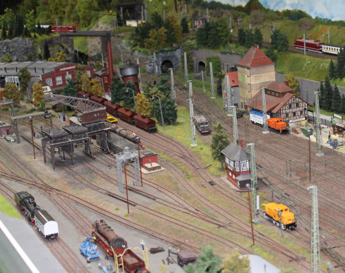 Ein Detail der großen H0-Anlage des Meeraner Modfelleisenbahnclubs. Foto. uwe Wolf