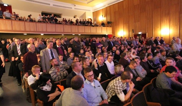 Der große Saal des Auer Kulturhauses war zur Mitgliederversammlung mit 625 Anwesenden gut gefüllt. Foto: Stefan Unger