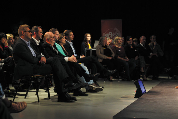 In der Podiumsrunde zum Zukunftsforum saßen unter anderem Jörg Hüsken, Geschäftsführer der COTESA GmbH, Sebastian Killisch, Fachbereichsleiter Bau & Ordnung der Stadt Mittweida, und Katja Meier, verkehrspolitische Sprecherin der Bündnis ‘90/DIE GRÜNEN-Fraktion im Sächsischen Landtag. Aus Mittweida und Umland waren Prof. Dr.-ing. Michael Hösel und der Künstler Jens Ossada zugegen. Foto: Veranstalter
