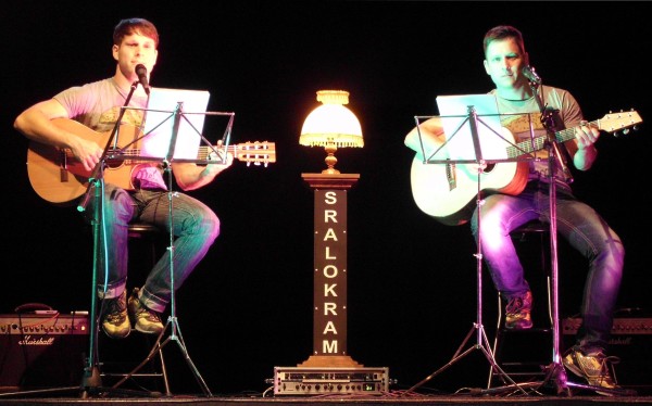 SRALOKRAM-Zwillinge Marko (r.) und Lars Weiß geben erstmals zwei Konzerte zum Weihnachtsmarkt Lößnitz. Foto: privat