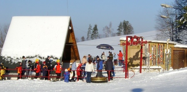 Die Abteilung Ski des ESV Zschorlau ist bestens auf den Winter vorbereitet. Nun fehlt nur noch der Schnee. Foto: Verein