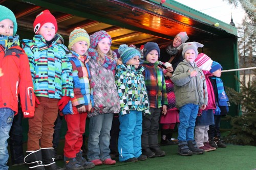 Auch die Kinder der Kindertagesstätte unterhielten die Gäste mit einem Weihnachtsprogramm. Foto. Uwe Wolf