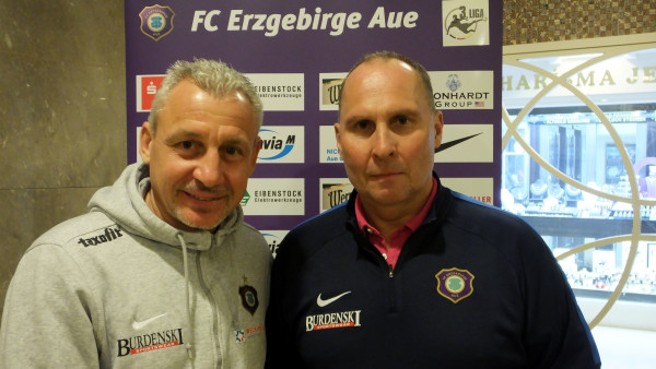 FC Erzgebirge Aue: Trainer Dotchev und Präsident Leonhardt (rechts).