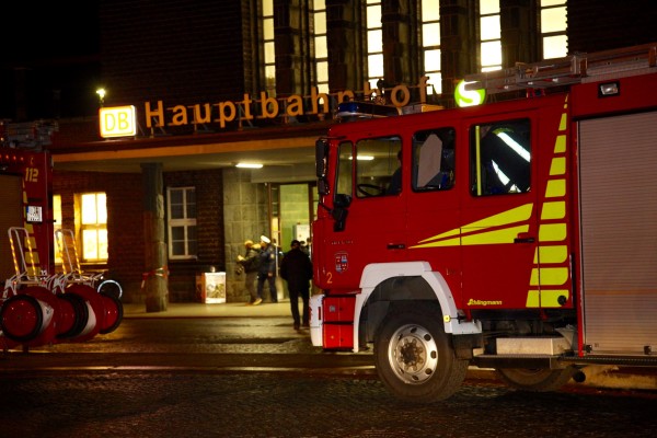 Großeinsatz am Hauptbahnhof in Zwickau nach Fund eines verdächtigen Koffers. Fotos: Daniel Unger