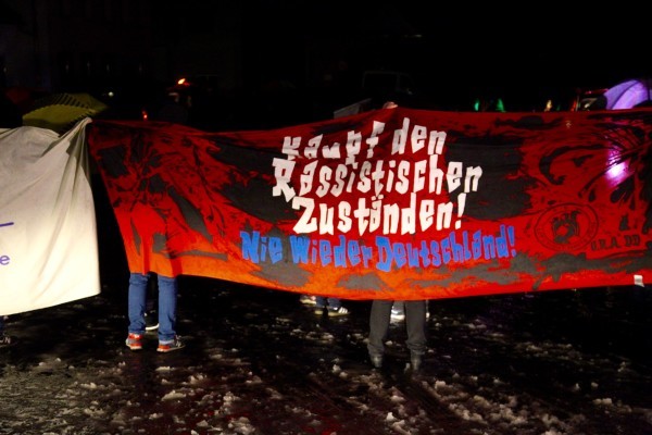 Mit einer Demo für Menschlichkeit und Toleranz setzen Menschen in Clausnitz ein Zeichen. Fotos: Daniel Unger