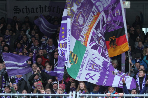 Die Fans des FC Erzgebirge Aue wollen gegen Erfurt am Sonntag wieder jubeln.