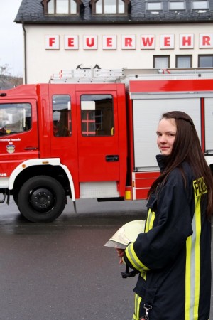 Die erste Feuerwehrfrau von Aue: Marie (17). Foto: Stadt Aue