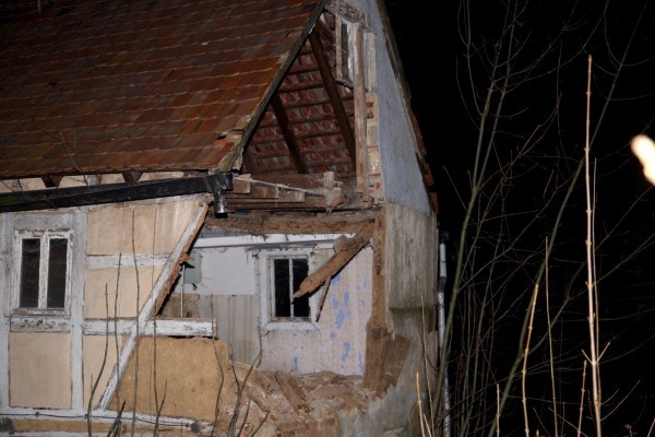 Das Haus mit der eingestürzten Fassade in Niederfrohna. Fotos: Daniel Unger
