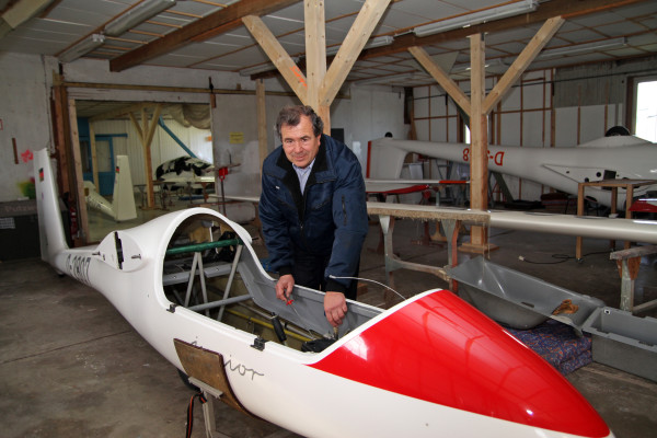 Aero Club Zwickau-Vorsitzender Joachim Lenk kämpft um den Flugplatz. Foto: Alice Jagals