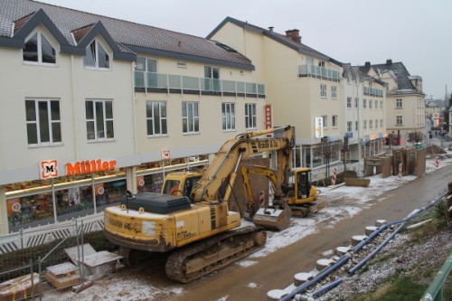 In der Jägerstraße in Limbach-Oberfrohna finden umfangreiche Kanalbauarbeiten durch den Zweckverband Frohnbachtal statt. Die Straße ist gesperrt. Die Arbeiten werden voraussichtlich noch bis Juni andauern. Foto: Uwe Wolf