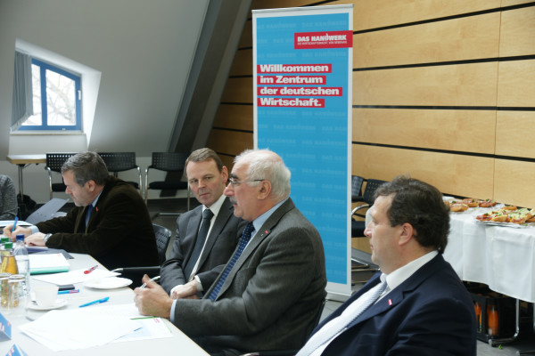 Dr. Jörg Dittrich, Präsident der Handwerks-kammer Dresden, Dietmar Mothes, Präsident der Handwerkskammer Chemnitz sowie Claus Gröhn, Präsident der Handwerkskammer zu Leipzig (v.r.).  