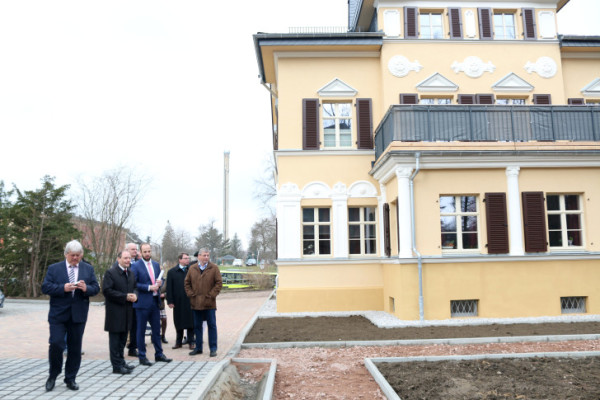 Innenminister Markus Ulbig an der Gompper-Villa