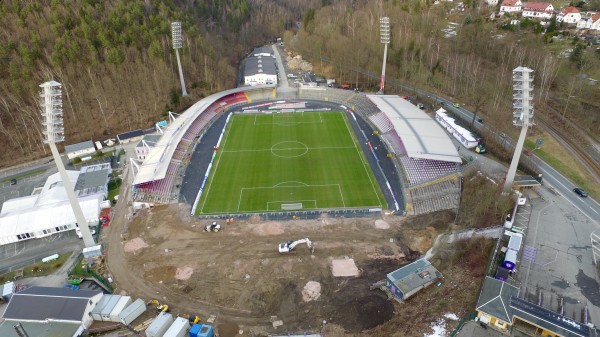 Die Bauarbeiten am Stadion in Aue laufen noch. Fotos: Daniel Unger