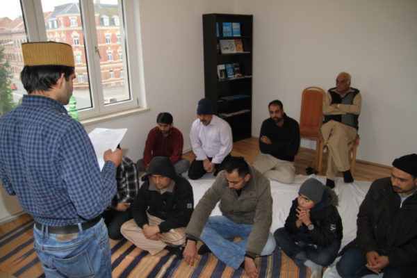 In Leipzig wurde eine Moschee für sie errichtet. In Zwickau dient seit Anfang März eine Wohnung in der Reichenbacher Straße als Gebetsraum für die  Mitglieder der Ahmadiyya Muslim Jamaat. Foto: Alice Jagals
