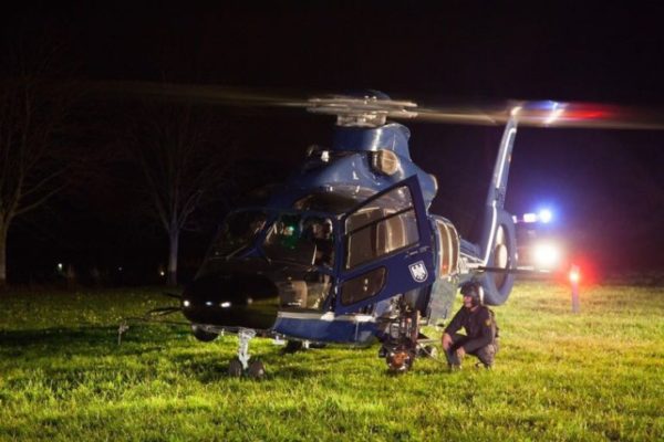 Mit einem mit Wärmebildkameras ausgestatteten Hubschrauber versuchte die Polizei die 90-Jährige zu finden. Foto: Daniel Unger