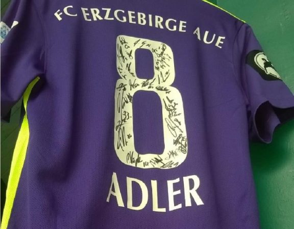 Dieses Trikot des FCE wurde versteigert. Foto: privat