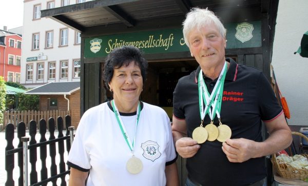 Monika Pöschl und Rainer Dräger holten bei den Sächsischen Landesmeisterschaften insgesamt viermal Gold. Foto: Birgit Hiemer