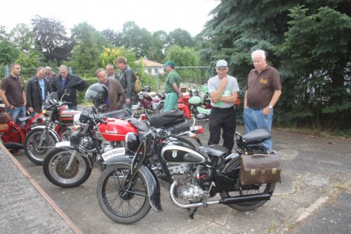 Vor allem die historischen Motorräder zogen viele Blicke auf sich. Foto: Uwe Wolf