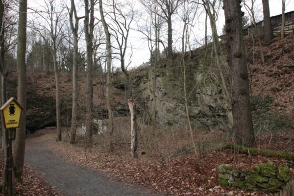 Weil die Felsböschung des Hanges am ehemaligen Naturtheater in Rabenstein instabil eingeschätzt wurde …