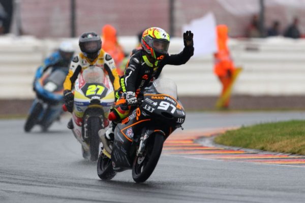 Der Dank an die Fans. Max Kappler bei seinem Heim Grand Prix. Foto: Steffen Ullmann