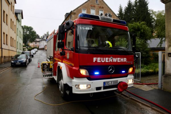 Am späteren Nachmittag kamen erneut Feuerwehren zum Kellerauspumpen in Schneeberg zum Einsatz.