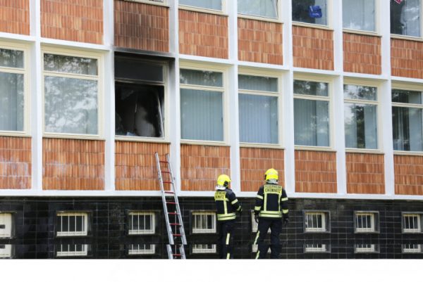 Im Erdgeschoss des Asylbewerberheimes in Chemnitz brannte es. Fotos: Harry Härtel