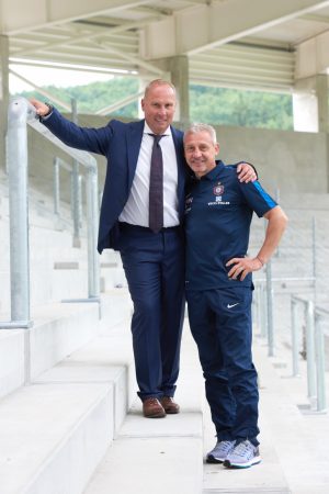 Zwei der Macher beim FCE: Präsident Leonhardt (li.) und Cheftrainer Dotchev. Bild: Foto-Atelier LORENZ Zschorlau 