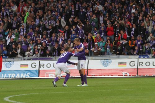 Tor für den FC Erzgebirge Aue. Jubel beim Torschützen Nicky Adler (rechts) und Christian Tiffert. Foto: Stefan Unger