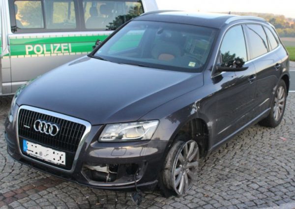 Den gestohlenen Audi stellte der Dieb nach einer Verfolgungsjagd in Bayern ab. Foto: Polizei