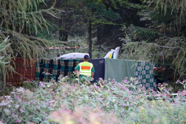 Beim Zusammenstoß zweier Flugzeuge starben zwei Menschen. Fotos: Daniel Unger