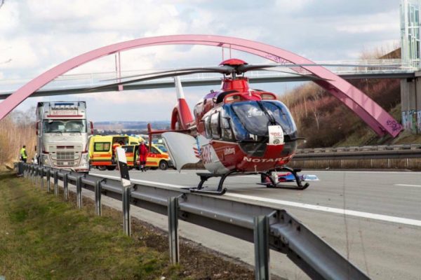 Einsatzorte im Umkreis von 60 Kilometern kann „Christoph 46“ in maximal 15 Flugminuten erreichen. Vor allem bei Unfällen auf der Autobahn ist das natürlich sehr wichtig. Foto: Daniel Unger