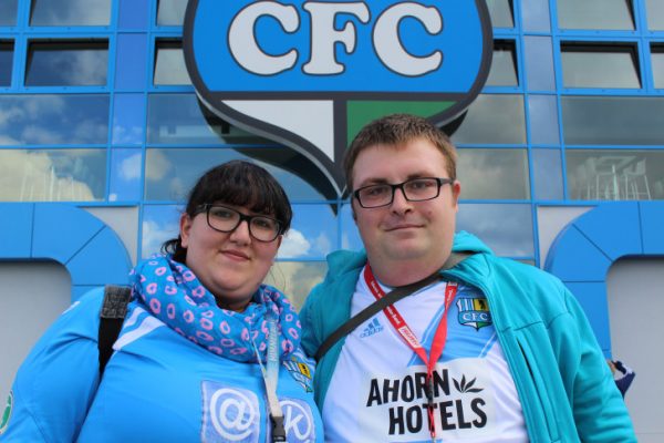 Andre Görner und Anne Rennert sind nicht nur CFC-Fans sondern unterstützen ihre Himmelblauen ich ehrenamtlich. Fotos: Cindy Haase