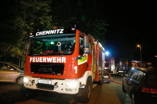 14 Einsatzfahrzeuge der Berufsfeuerwehr Chemnitz kamen zum Einsatz. Fotos: Harry Härtel