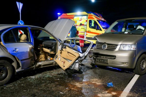 Erneut schwerer Unfall am Autobahnzubringer Schneeberg. Fotos: Daniel Unger