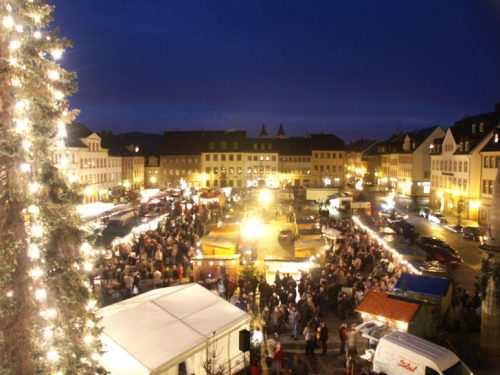 Der Rochlitzer Weihnachtsmarkt von oben. Foto: Jürgen Richter