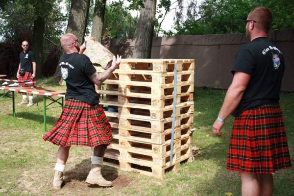 Der Clan Mc Gregor misst sich bei den diesjährigen Highland Games mit bis zu zehn anderen Clans in unterschiedlichsten Disziplinen. Foto: Clan Mc Gregor Mosel e.V.